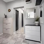 Apartment Center 2br W/ Free Parking & Terrace *
