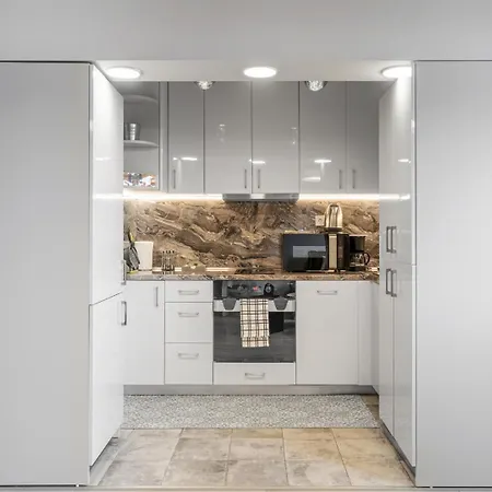 Center 2br W/ Free Parking & Terrace דירה פלובדיב