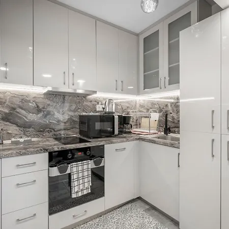 Center 2br W/ Free Parking & Terrace プロヴディフ