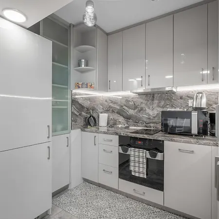 Center 2br W/ Free Parking & Terrace Apartment Plovdiv