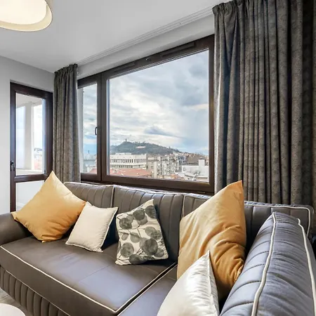 アパート Center 2br W/ Free Parking & Terrace プロヴディフ