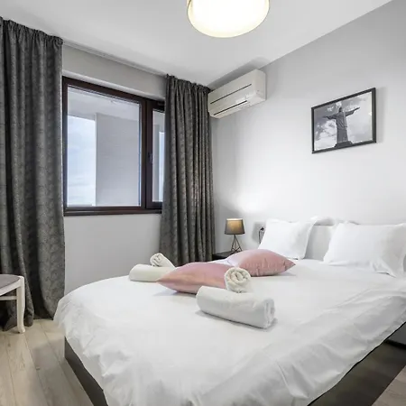 アパート Center 2br W/ Free Parking & Terrace プロヴディフ