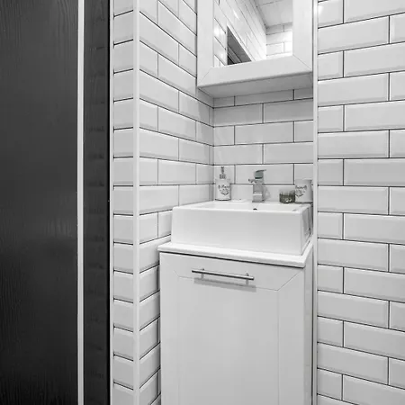 Appartement Center 2br W/ Free Parking & Terrace *