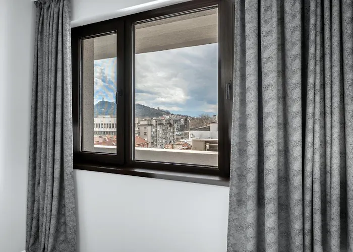 Center 2br W/ Free Parking & Terrace プロヴディフ